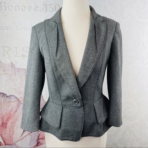 White House Black Market Jackets & Blazers - White House Black Market tailored jacket flare hips Size 6